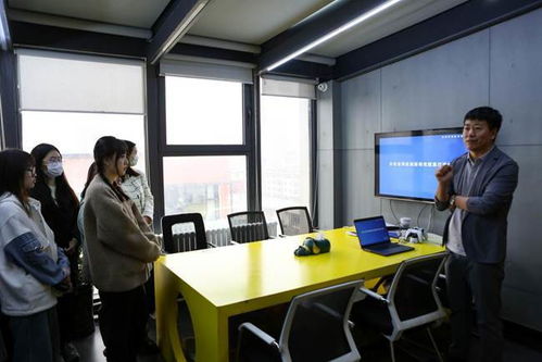 產(chǎn)學(xué)聯(lián)動(dòng)，創(chuàng)新啟航 吉林動(dòng)畫學(xué)院設(shè)計(jì)與產(chǎn)品學(xué)院師生赴擺渡創(chuàng)新工場(chǎng)參觀學(xué)習(xí)