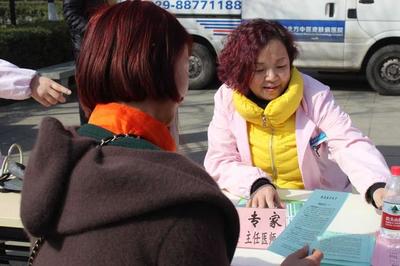 市九院舉辦“關愛女性健康 促進社會和諧”大型義診與社會經(jīng)濟咨詢服務活動